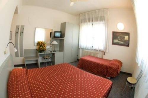 Imagen de la habitación del Hotel Milano, PISTOIA. Foto 5