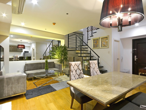 Imagen de la habitación del Hotel Milano Versace Suites. Foto 3