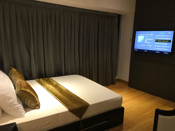 Imagen de la habitación del Hotel Milano Versace Suites. Foto 7