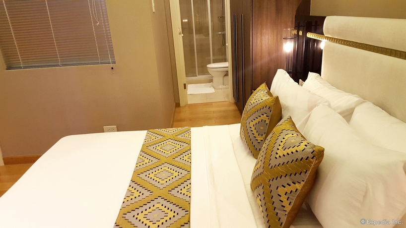 Imagen de la habitación del Hotel Milano Versace Suites. Foto 14