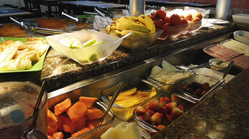 Imagen del bar/restaurante del Hotel Milão. Foto 7