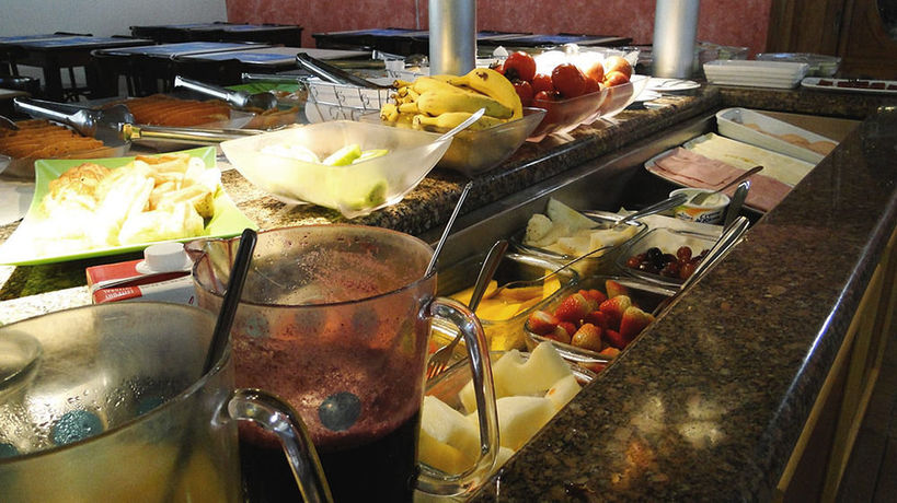 Imagen del bar/restaurante del Hotel Milão. Foto 8