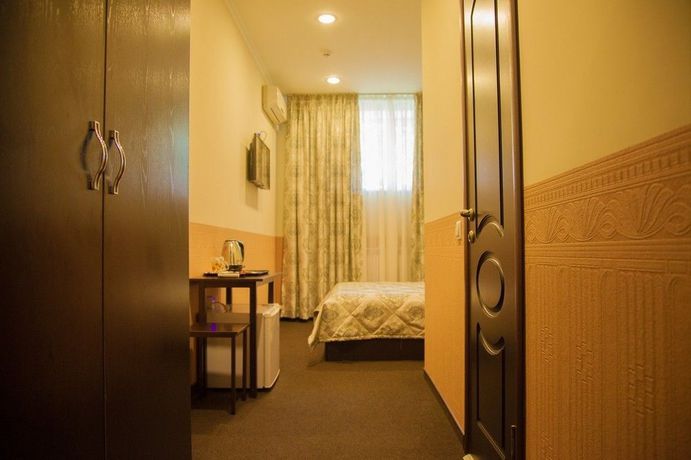 Imagen de la habitación del Hotel Mildom Express. Foto 6