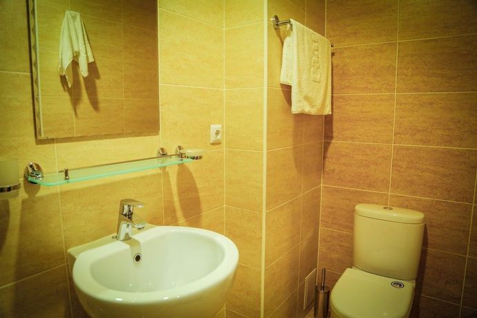 Imagen de los exteriores del Hotel Mildom Express. Foto 14