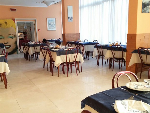 Imagen del bar/restaurante del Hotel Milena, Rimini. Foto 3