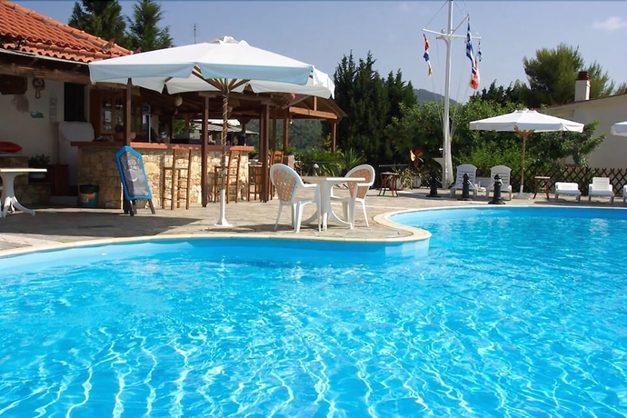 Imagen de la piscina del Hotel Milia Bay Apartments. Foto 19