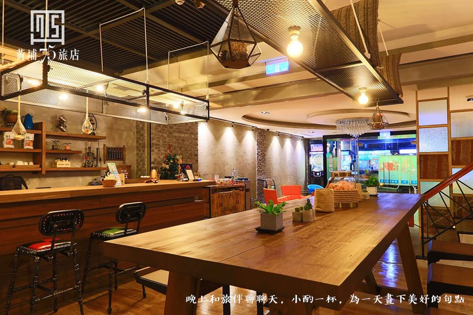 Imagen de los interiores del Hotel Military 75. Foto 11