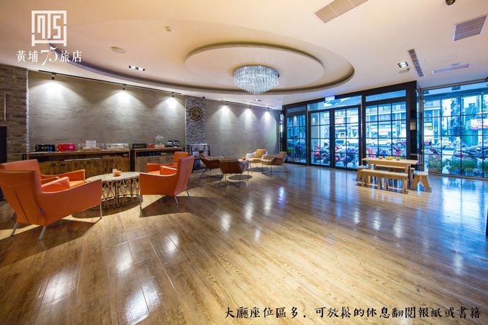 Imagen de los interiores del Hotel Military 75. Foto 14