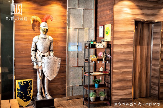 Imagen de los interiores del Hotel Military 75. Foto 16