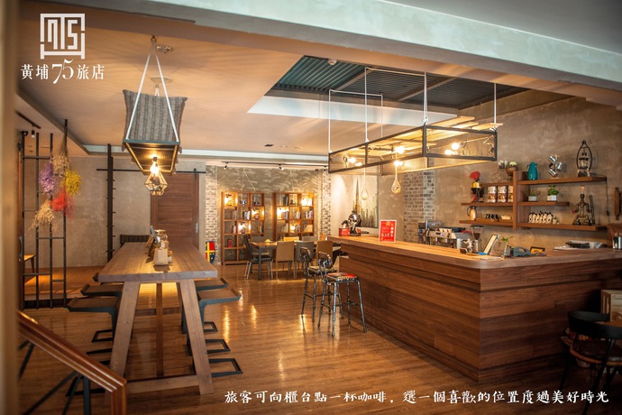 Imagen de los interiores del Hotel Military 75. Foto 20