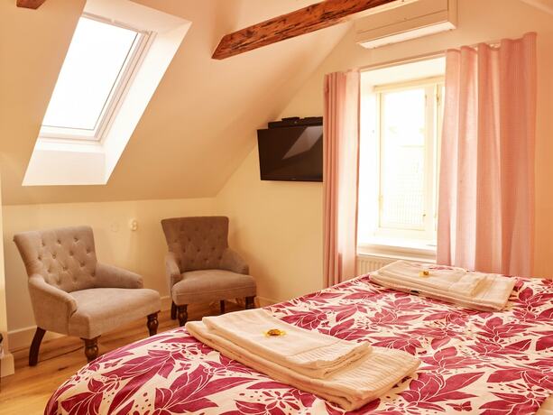 Imagen de la habitación del Hotel MillasVilla. Foto 14