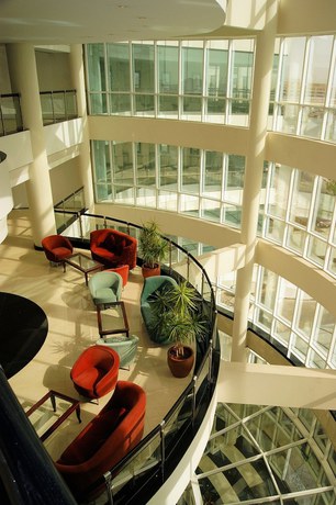 Imagen de los interiores del Hotel Millennium Airport Dubai. Foto 19