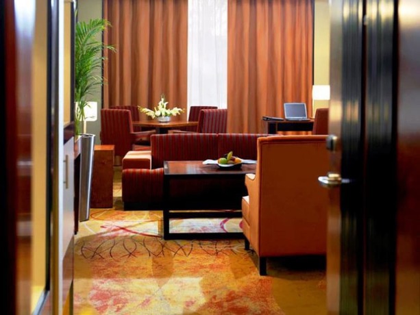 Imagen de la habitación del Hotel Millennium Airport Dubai. Foto 15