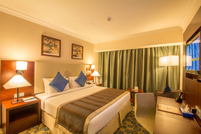 Imagen de la habitación del Hotel Millennium Al Aqeeq. Foto 1