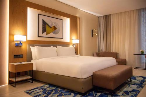 Imagen de la habitación del Hotel Millennium Al Masar. Foto 6