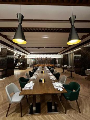 Imagen del bar/restaurante del Hotel Millennium Al Masar. Foto 4