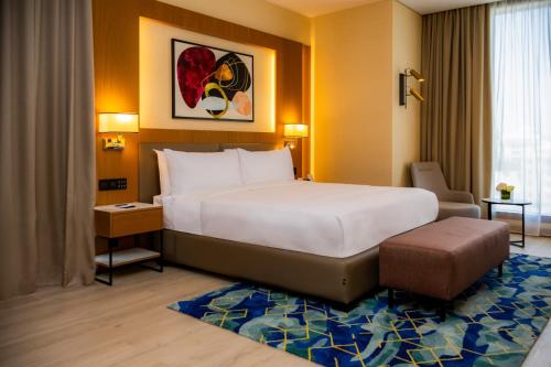 Imagen de la habitación del Hotel Millennium Al Masar. Foto 8