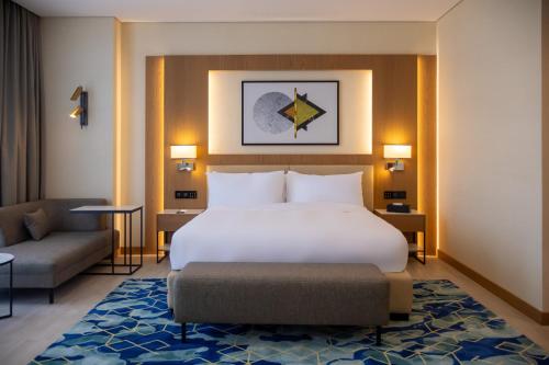 Imagen de la habitación del Hotel Millennium Al Masar. Foto 10