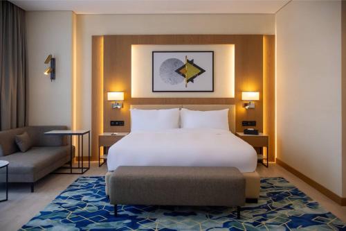 Imagen de la habitación del Hotel Millennium Al Masar. Foto 15