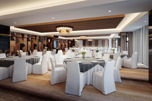 Imagen del bar/restaurante del Hotel Millennium Al Masar. Foto 5