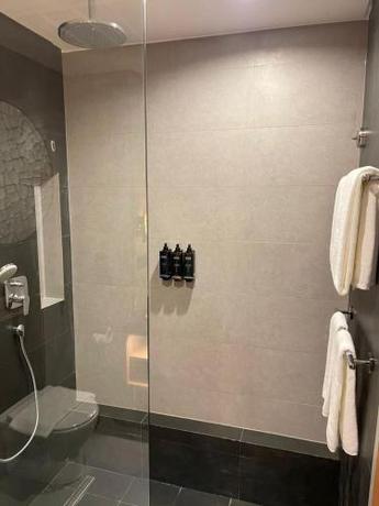 Imagen de la habitación del Hotel Millennium Al Masar. Foto 18