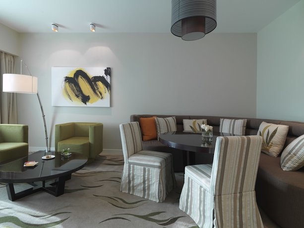 Imagen de la habitación del Hotel Millennium Al Rawdah. Foto 6