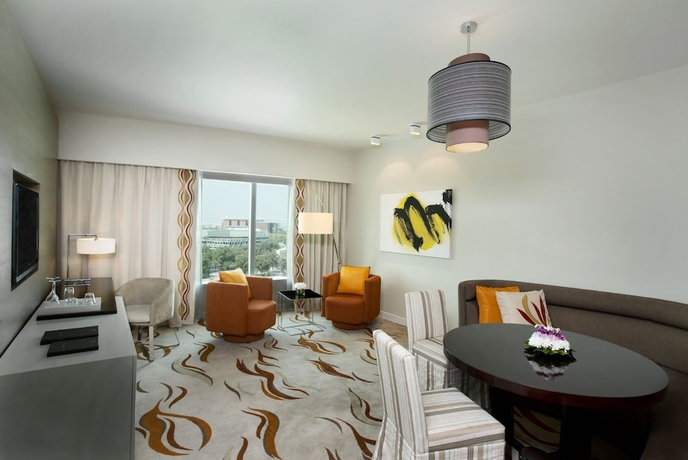 Imagen de la habitación del Hotel Millennium Al Rawdah. Foto 14