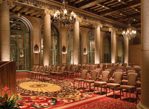 Imagen de los interiores del Hotel Millennium Biltmore Los Angeles. Foto 12