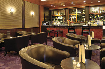 Imagen del bar/restaurante del Hotel Millennium Broadway + 2 Free City Tour. Foto 1