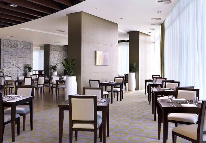 Imagen del bar/restaurante del Hotel Millennium Central Downtown. Foto 2