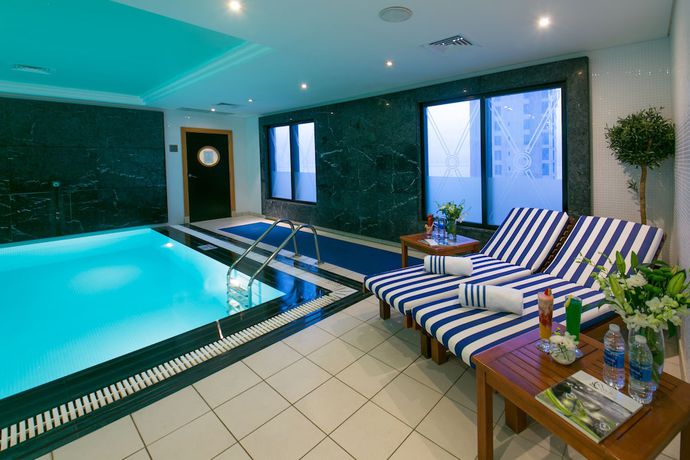 Imagen de la piscina del Hotel Millennium Central Kuwait Downtown. Foto 20