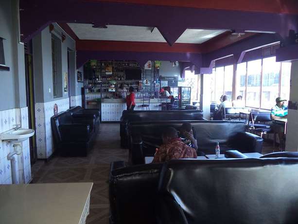 Imagen del bar/restaurante del Hotel Millennium Guest House. Foto 4