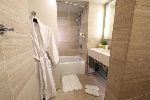 Imagen general del Hotel Millennium Hilton New York One UN Plaza. Foto 4