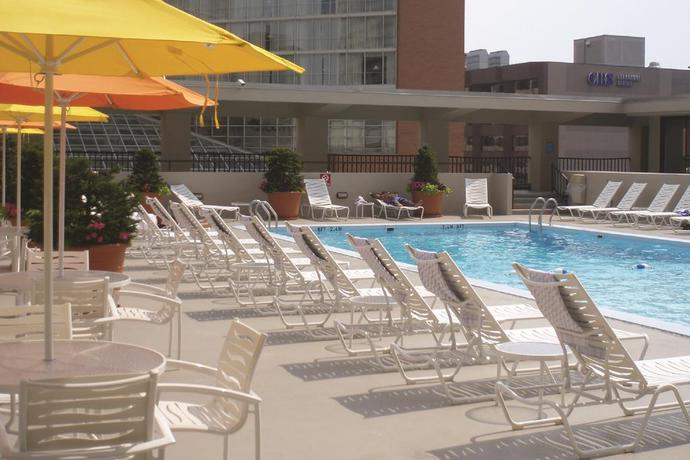 Imagen de la piscina del Hotel Millennium Hotel Cincinnati. Foto 10