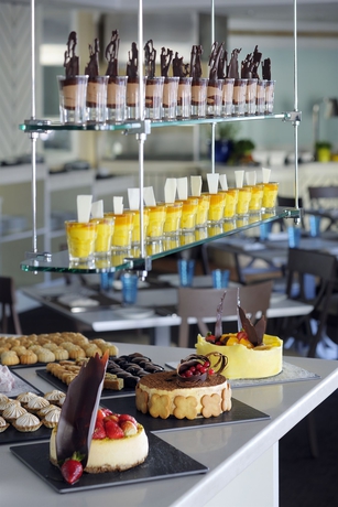 Imagen del bar/restaurante del Hotel Millennium Lakeview Hotel. Foto 3