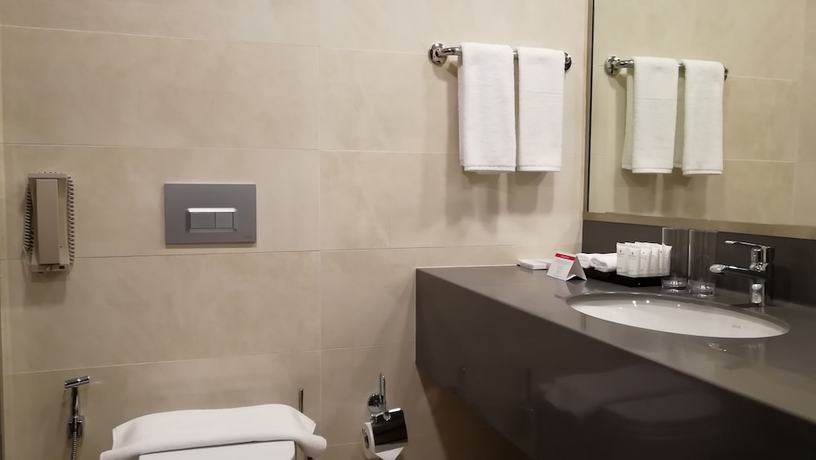 Imagen de la habitación del Hotel Millennium Madinah Airport. Foto 12