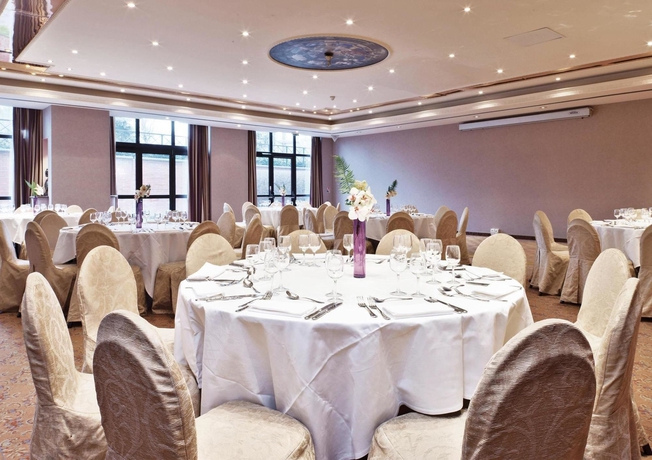 Imagen del bar/restaurante del Hotel Millennium Paris Charles De Gaulle. Foto 3