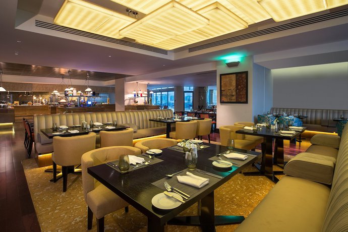 Imagen del bar/restaurante del Hotel Millennium Plaza Doha. Foto 3