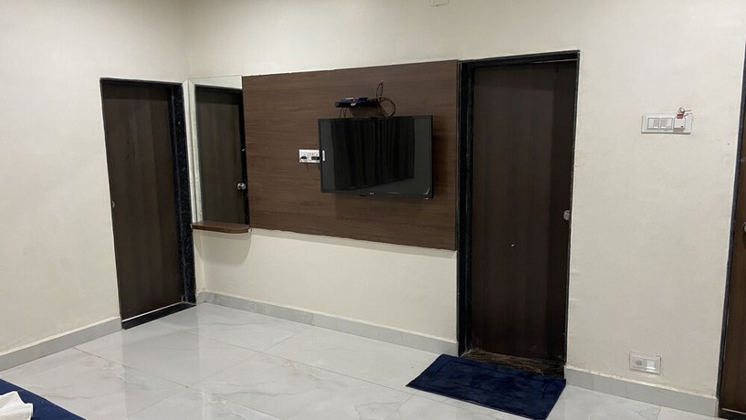 Imagen de los interiores del Hotel Millennium Plaza, Jamnagar. Foto 7