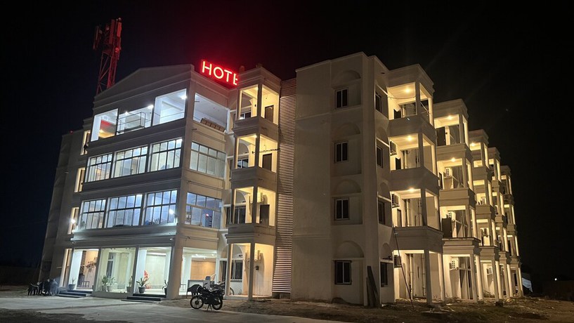 Imagen general del Hotel Millennium Plaza, Jamnagar. Foto 1
