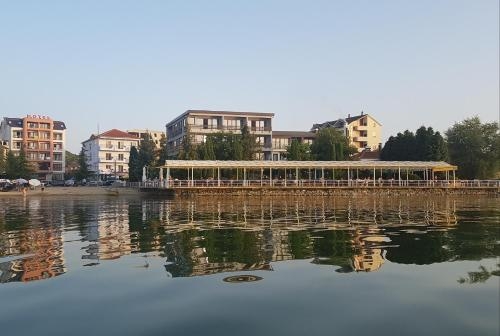 Imagen general del Hotel Millennium, Pogradec. Foto 2
