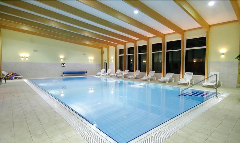 Imagen de la piscina del Hotel Millennium Spa. Foto 20