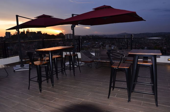 Imagen de los exteriores del Hotel Millennium Terrace. Foto 15