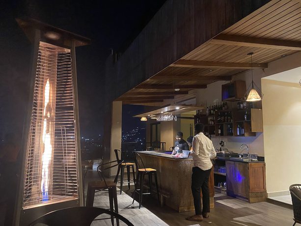 Imagen del bar/restaurante del Hotel Millennium Terrace. Foto 4