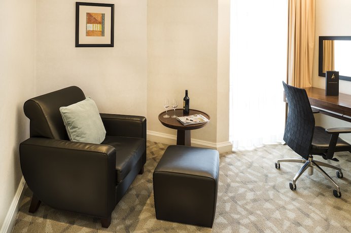 Imagen de la habitación del Hotel Millennium and Conference Centre Gloucester London. Foto 12