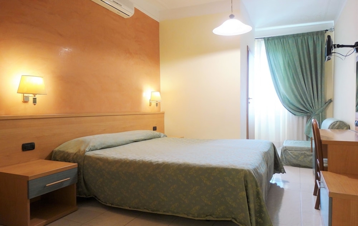 Imagen de la habitación del Hotel Millerose. Foto 13