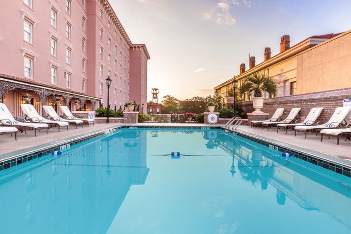 Imagen de la piscina del Hotel Mills House Charleston, Curio Collection by Hilton. Foto 16