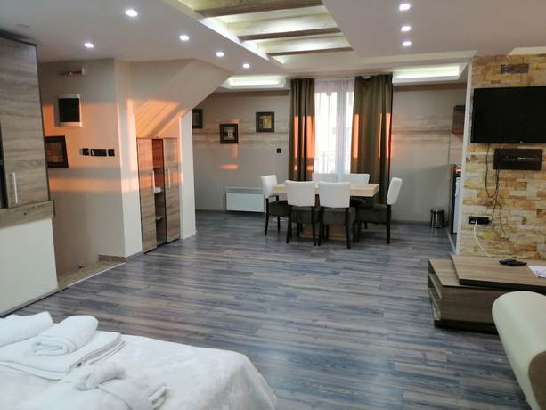 Imagen del bar/restaurante del Hotel Milmari. Foto 2