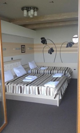 Imagen de la habitación del Hotel Milmari. Foto 10