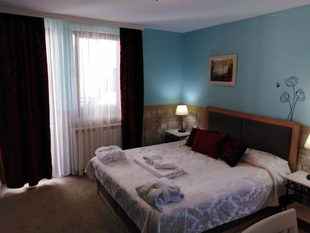 Imagen de la habitación del Hotel Milmari. Foto 13